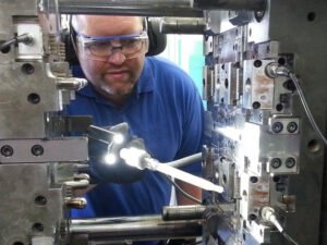 How to Clean Injection Molds: Methods & Tips 6 Step-by-Step Injection Mold Cleaning Guide