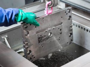 How to Clean Injection Molds: Methods & Tips 4 Ultrasonic Cleaning